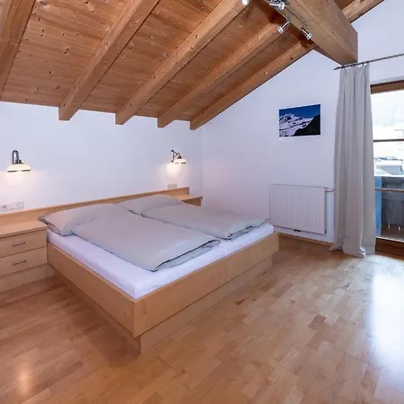 Bidner, Apartament *