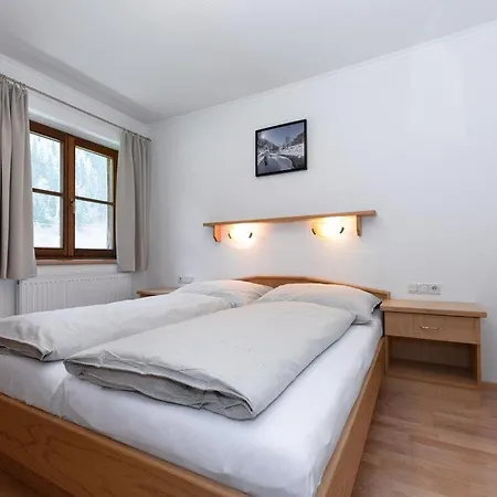 Bidner, Apartament Tux